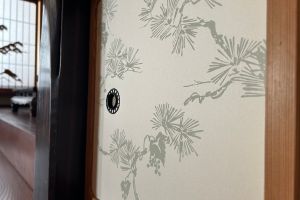 襖紙ののり付け